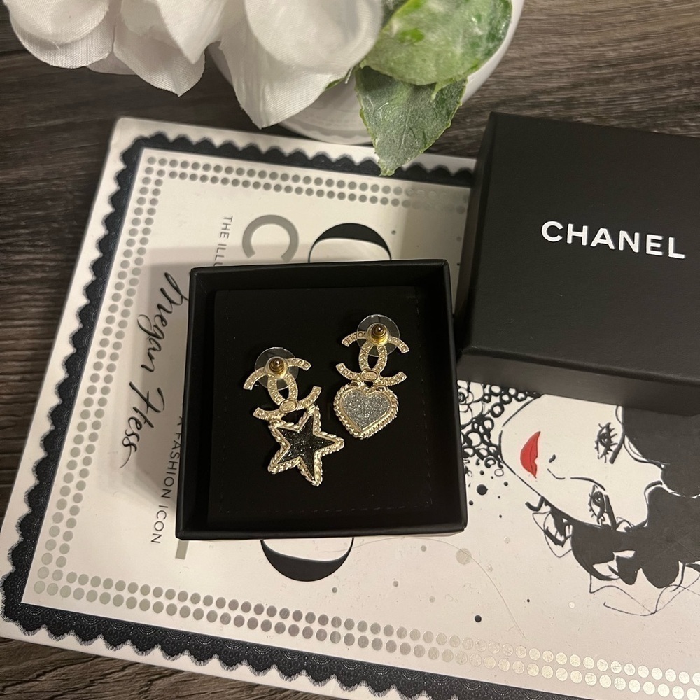 CHANEL Gold CC Crystal Enamel Star Heart Earrings - Picture 7 of 10
